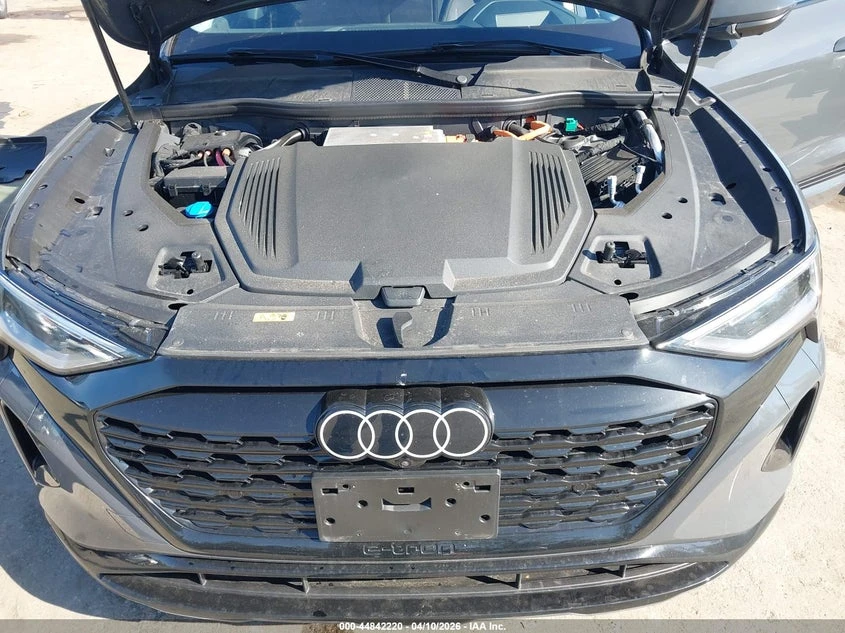 Audi Q8 E-Tron Prestige Quattro, снимка 9 - Автомобили и джипове - 55180692
