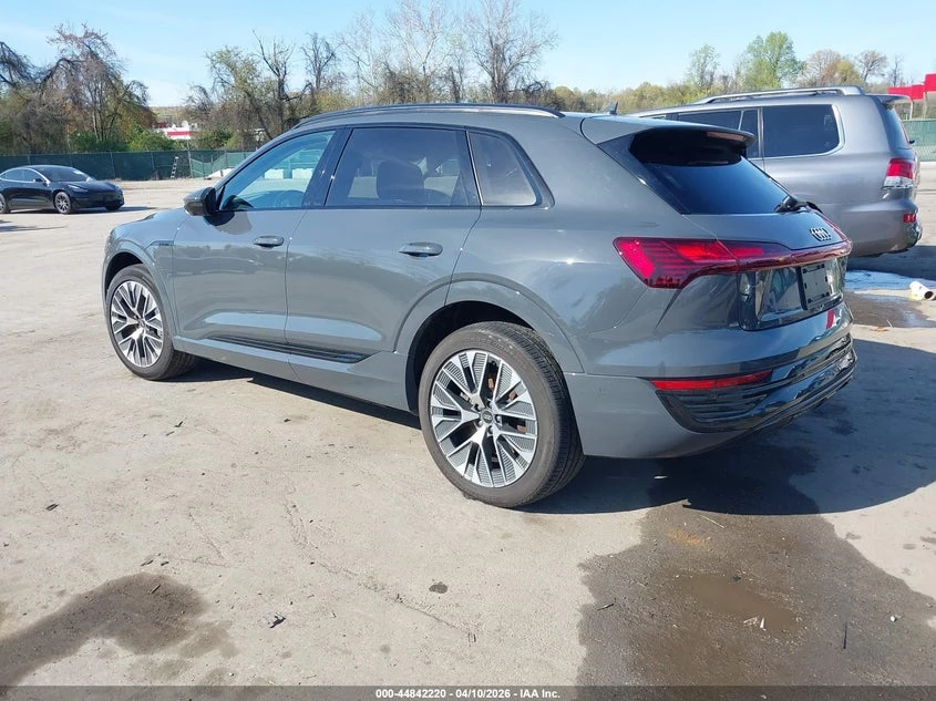 Audi Q8 E-Tron Prestige Quattro, снимка 3 - Автомобили и джипове - 55180692