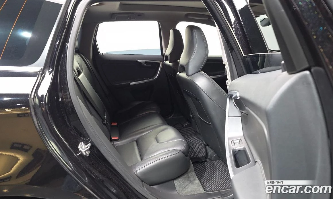 Volvo XC60 D3 1st, снимка 12 - Автомобили и джипове - 56123242