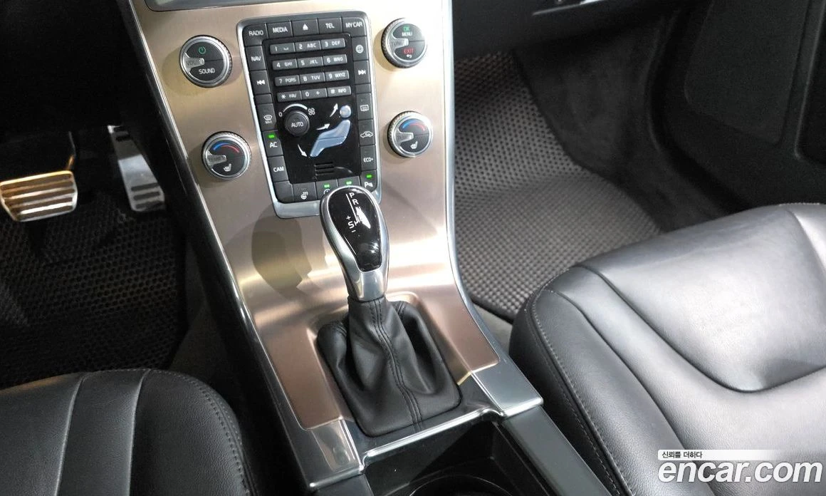 Volvo XC60 D3 1st, снимка 9 - Автомобили и джипове - 56123242