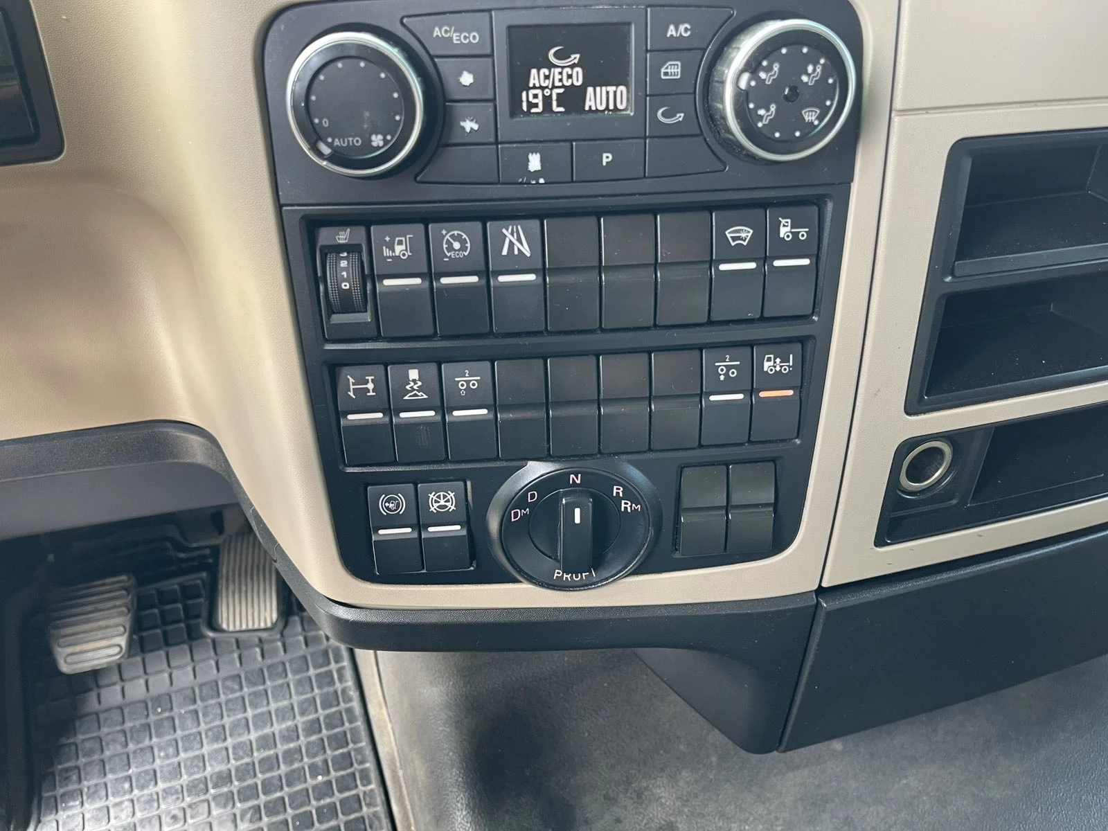 Man Tgx TGX18.460 EURO 6, снимка 11 - Камиони - 55155160