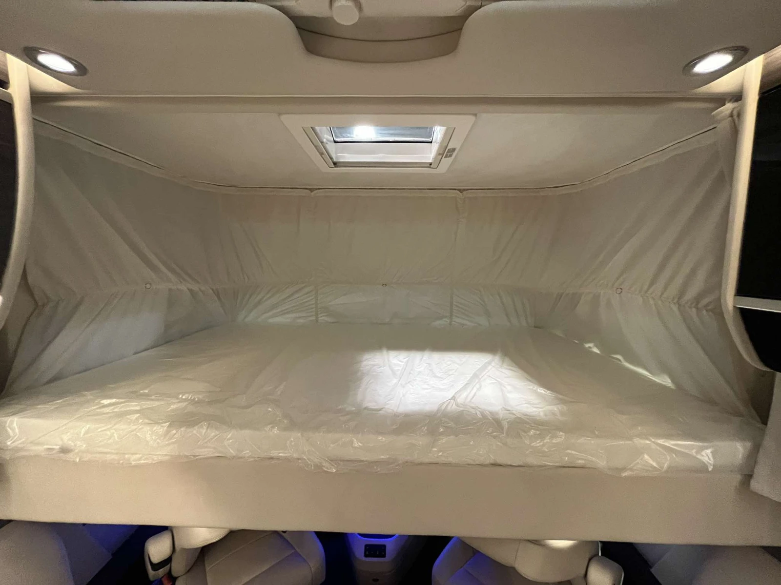 Кемпер Concorde Charisma FULL 3.0 207к.с. Centurion Style, снимка 12 - Каравани и кемпери - 53896927