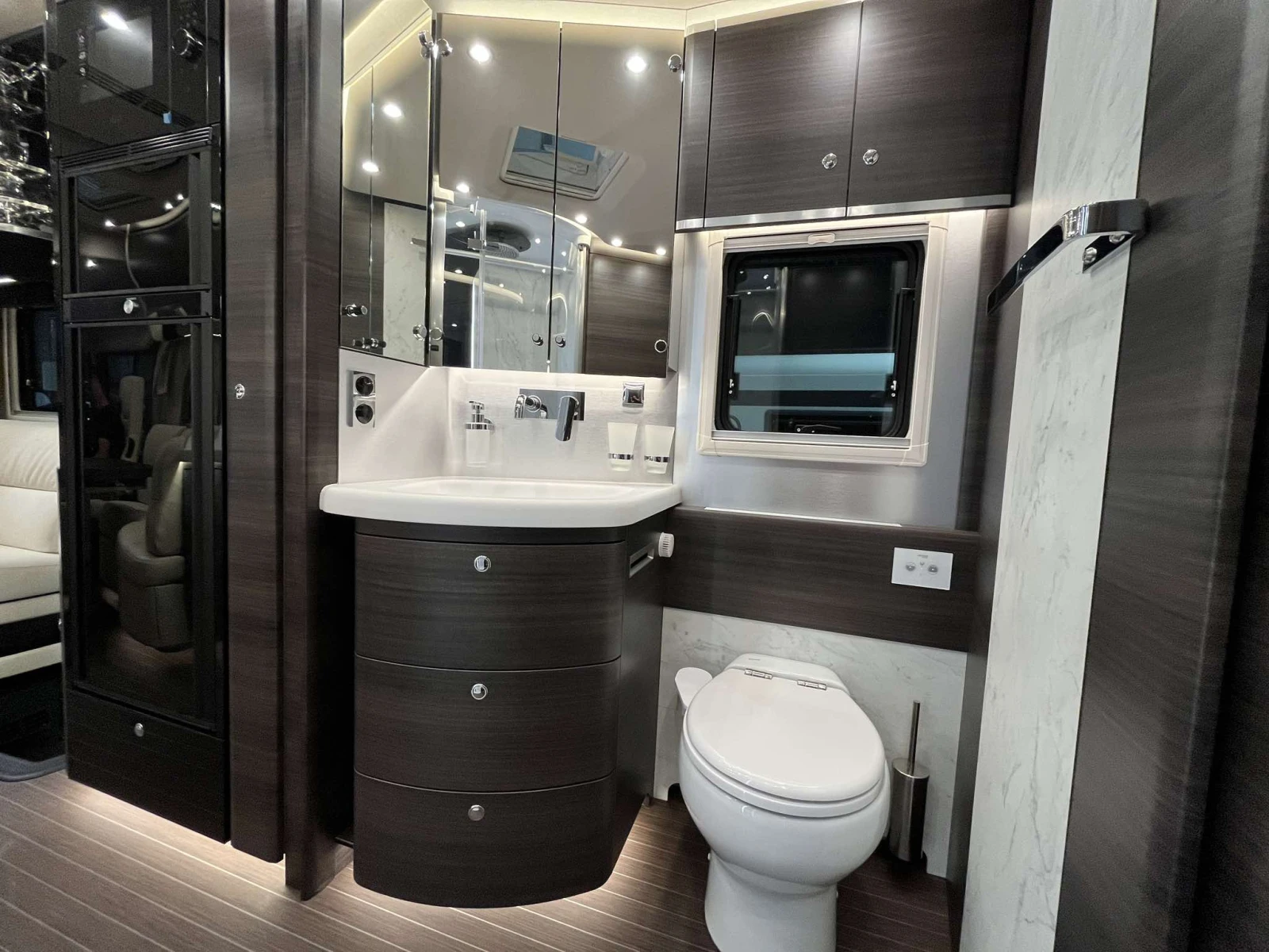 Кемпер Concorde Charisma FULL 3.0 207к.с. Centurion Style, снимка 7 - Каравани и кемпери - 53896927