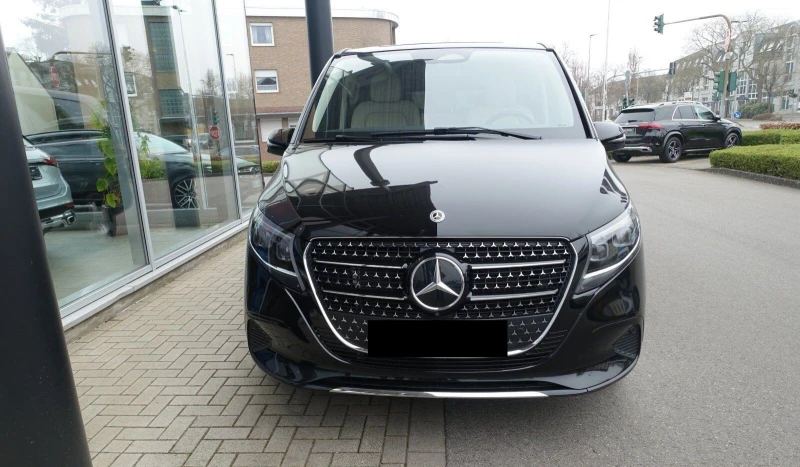 Mercedes-Benz V 300 d/AMG/4MATIC/FACELIT/EXTRA LONG/360/LED/AVANTGARDE, снимка 2 - Автомобили и джипове - 49531760