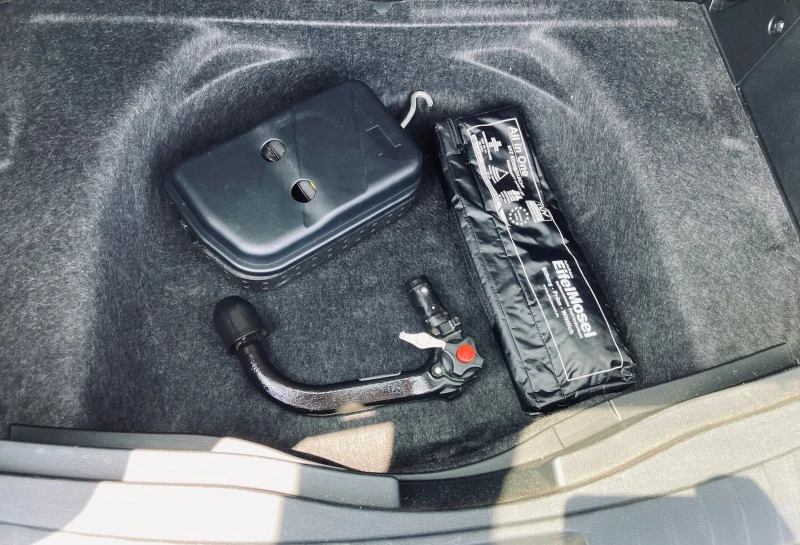 Toyota Verso S 1.33vvt-i, снимка 8 - Автомобили и джипове - 52824356