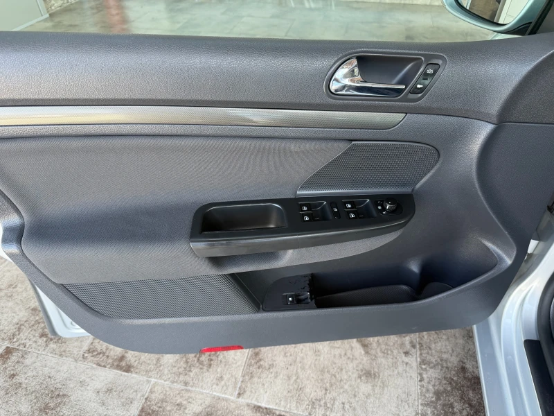 VW Golf 1.6i TOP, снимка 15 - Автомобили и джипове - 50646927