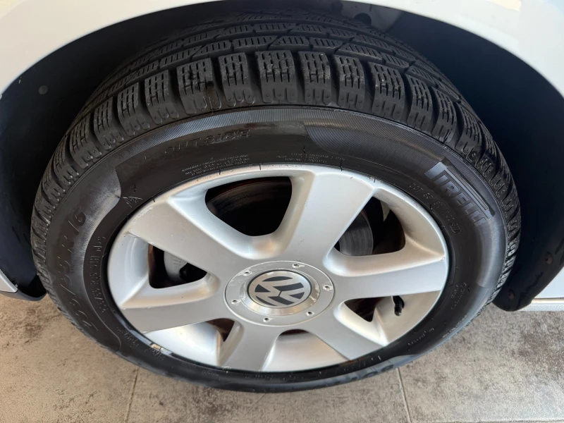 VW Golf 1.6i TOP, снимка 16 - Автомобили и джипове - 50646927