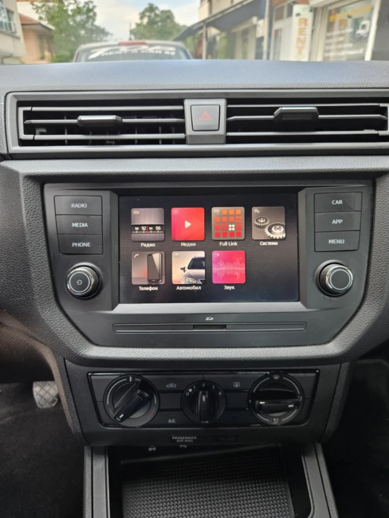 Seat Ibiza 1.0 FSI, снимка 5 - Автомобили и джипове - 51945484