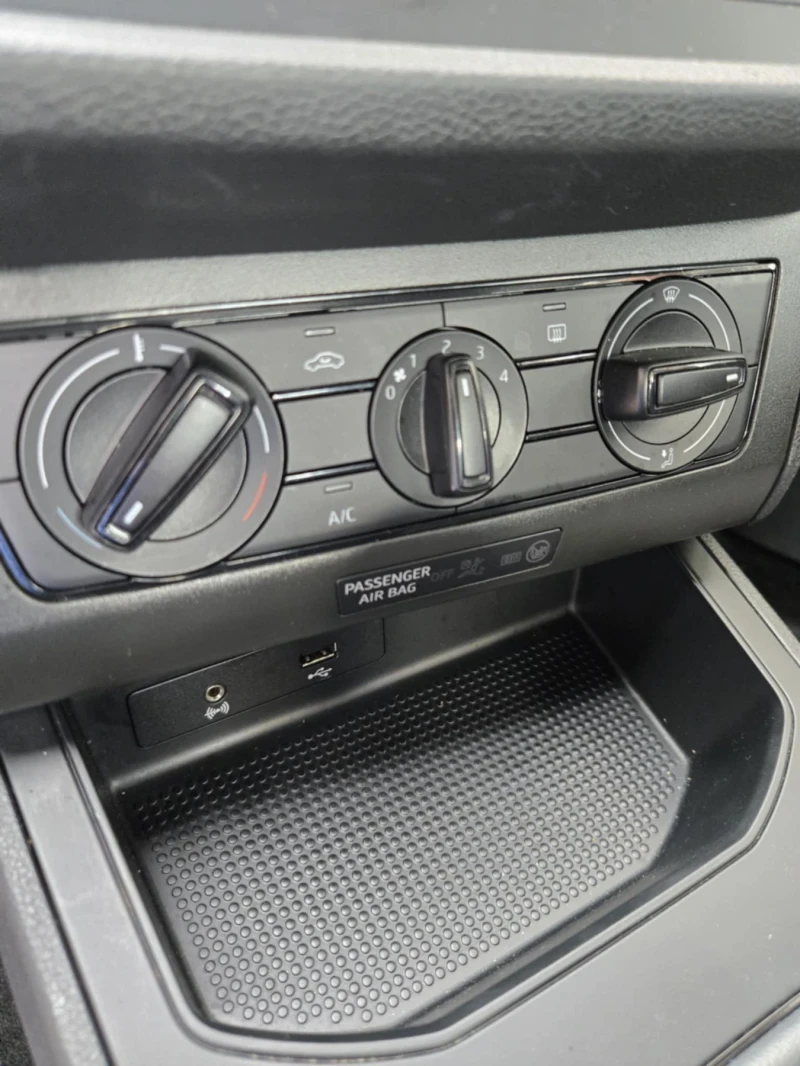 Seat Ibiza 1.0 FSI, снимка 9 - Автомобили и джипове - 51945484