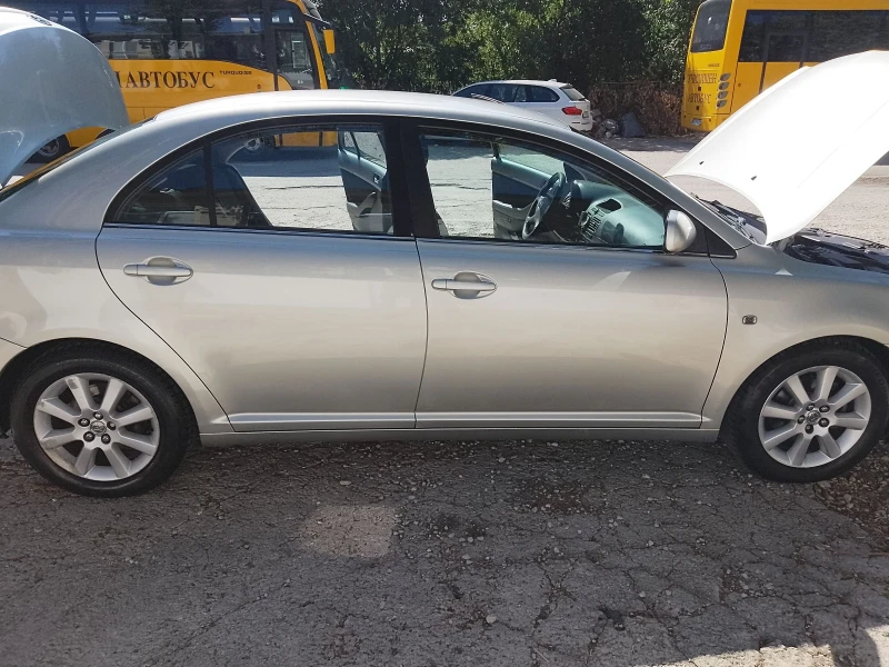Toyota Avensis, снимка 4 - Автомобили и джипове - 52314293