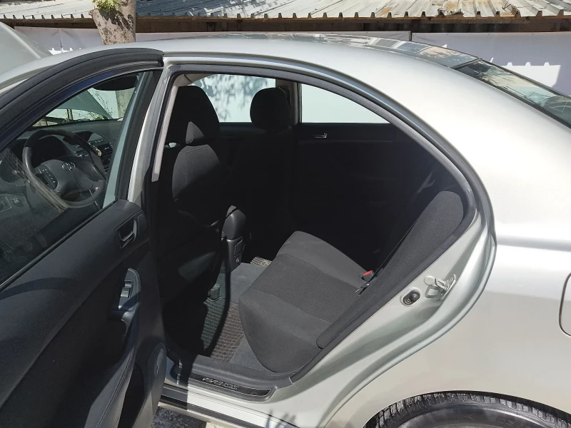 Toyota Avensis, снимка 8 - Автомобили и джипове - 52314293