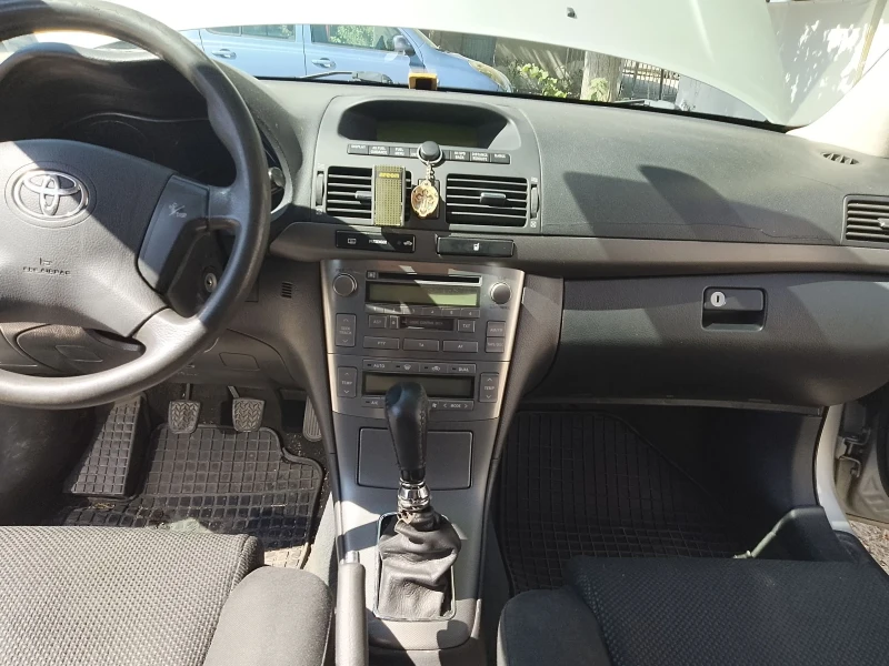 Toyota Avensis, снимка 11 - Автомобили и джипове - 52314293