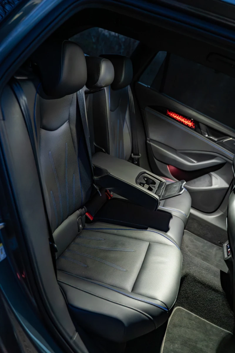 VW Passat Passat 9 R-Line Plus 2.0 TDI DSG 4MOTION, снимка 16 - Автомобили и джипове - 52667355