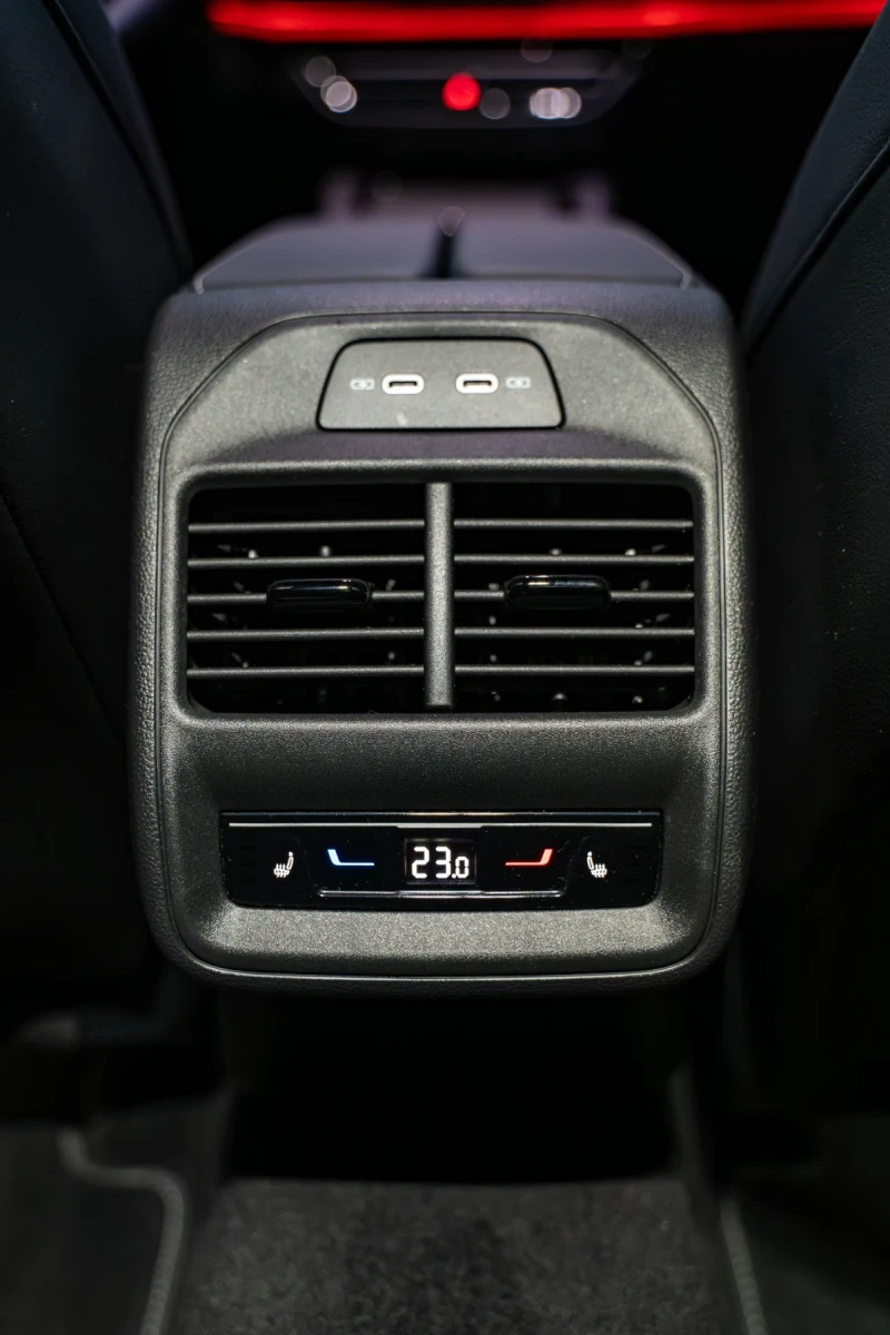 VW Passat Passat 9 R-Line Plus 2.0 TDI DSG 4MOTION, снимка 9 - Автомобили и джипове - 52667355