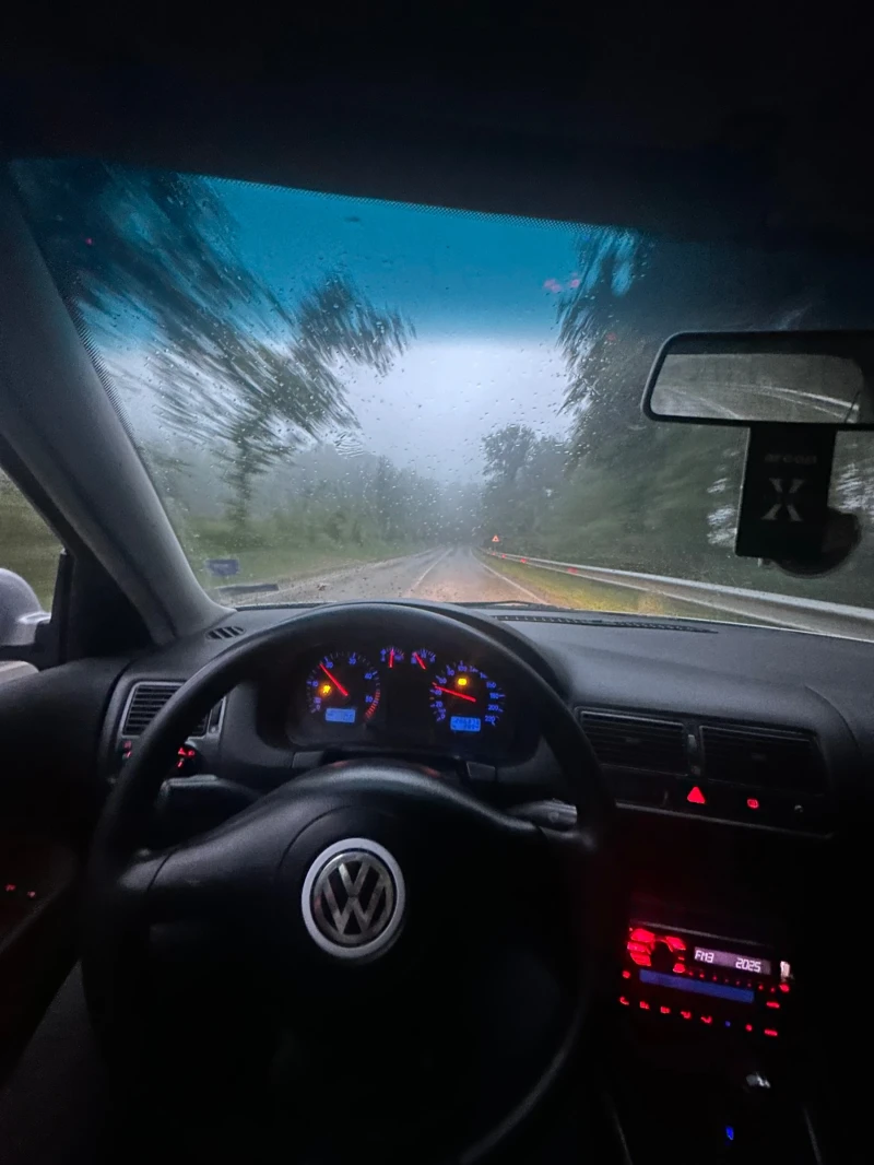 VW Golf 1.9 TDI, снимка 4 - Автомобили и джипове - 53514002