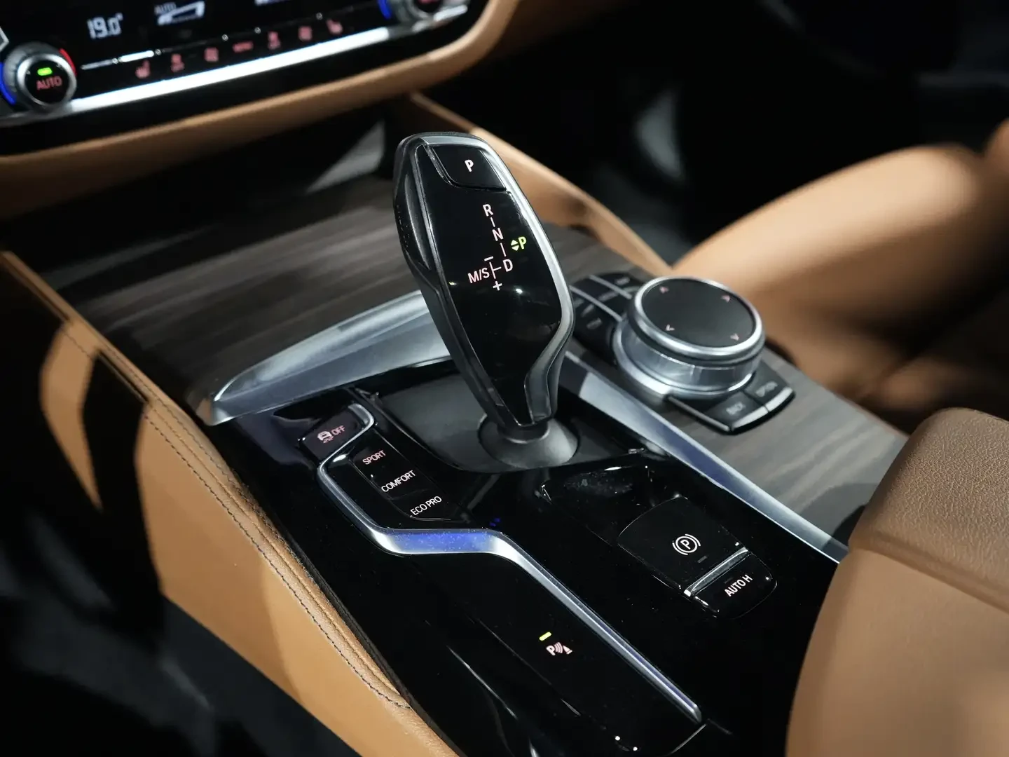 BMW 530 HARMAN-KARDON/HEAD-UP/CARPLAY/LANE DEPARTURE | Mobile.bg   14