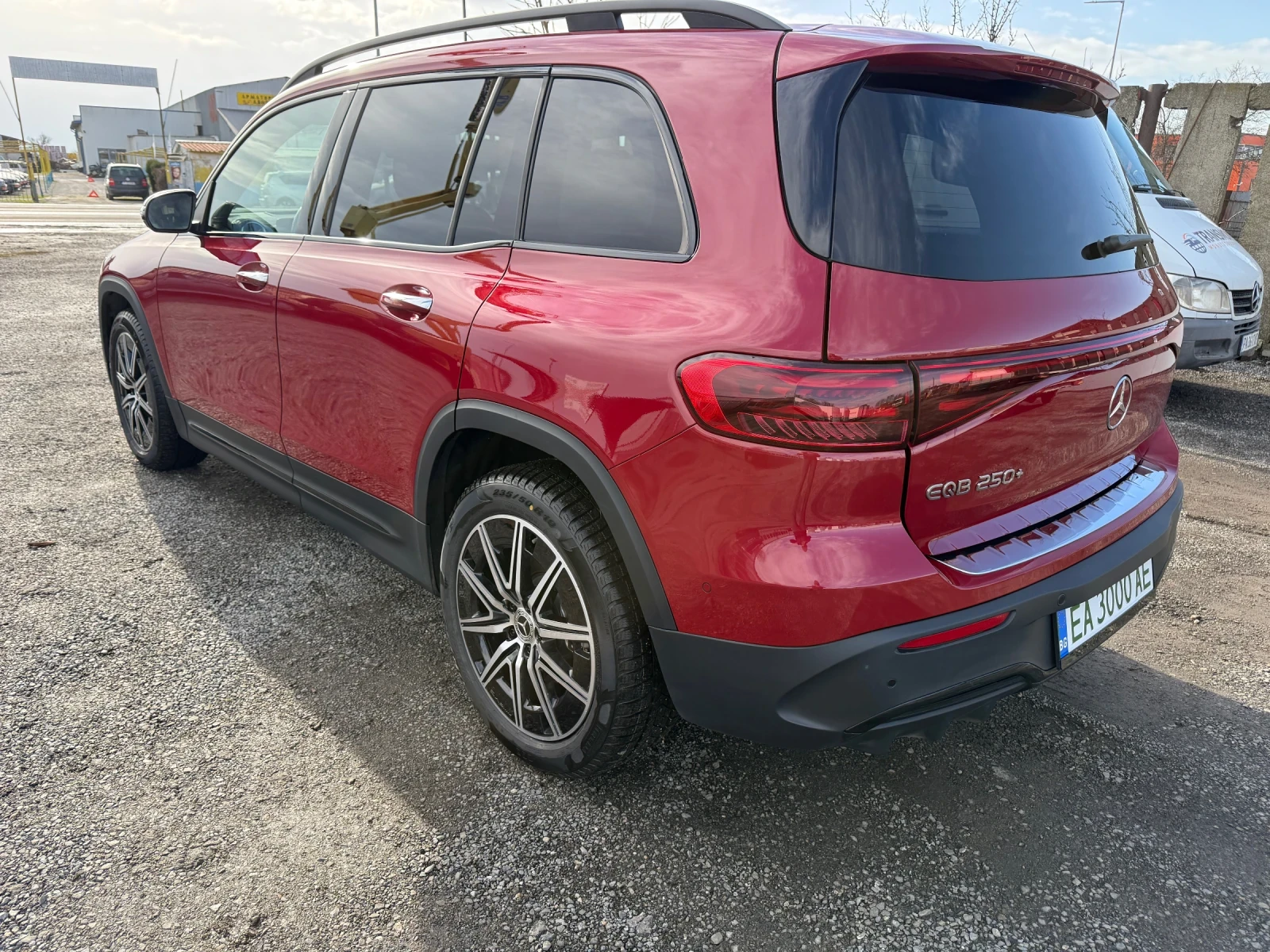 Mercedes-Benz EQB 250+  - изображение 6