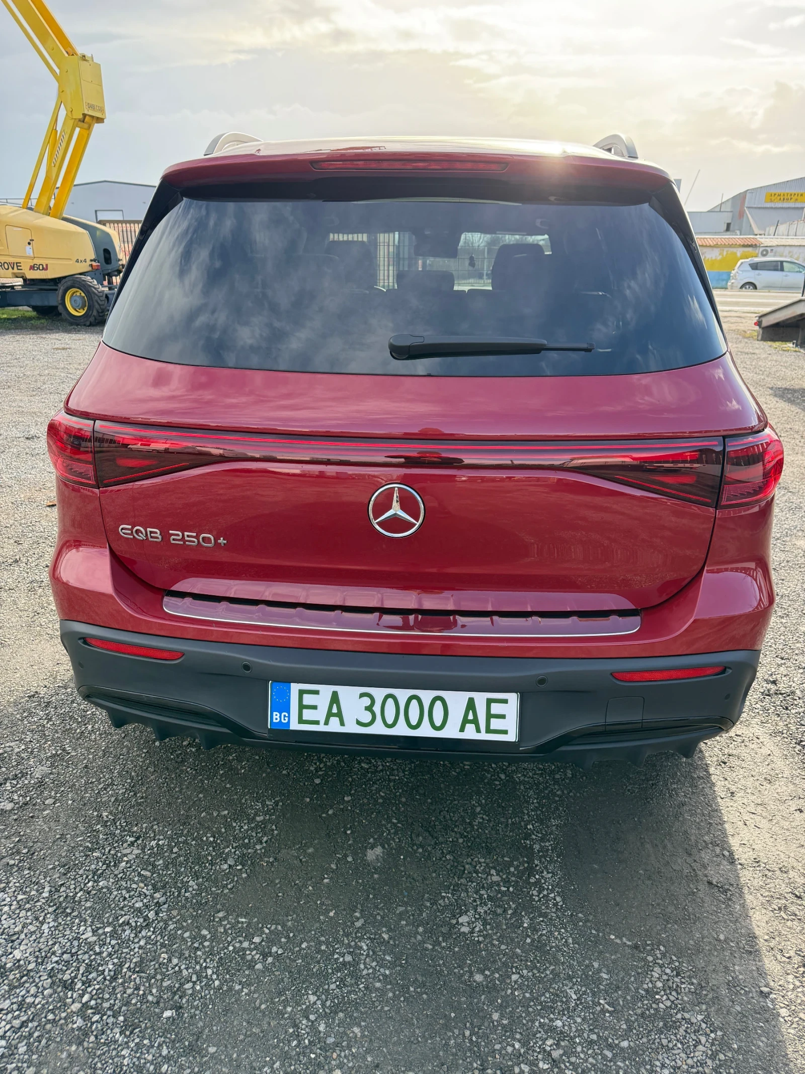 Mercedes-Benz EQB 250+  - изображение 3