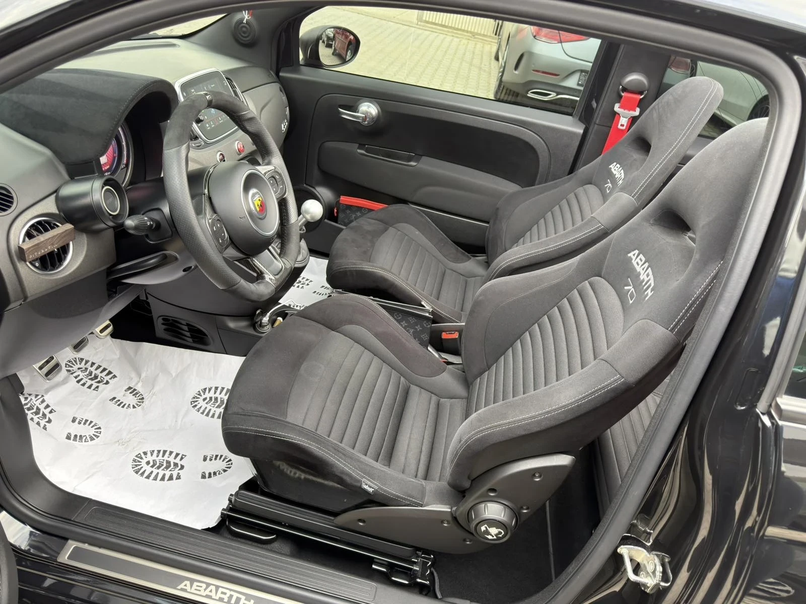 Abarth 595 1.4 T-Jet Competizione/70th Anniversary/Euro6, снимка 10 - Автомобили и джипове - 53936676