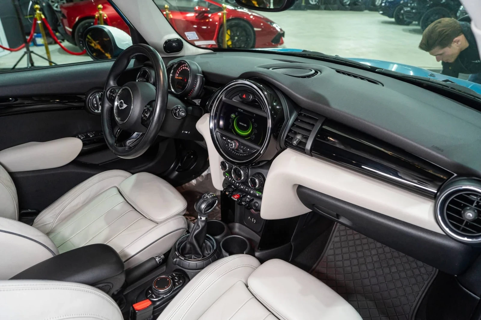 Mini Cooper 1.6D NAVI РЯДКА КОЖА ПАНО H&K ЛИЗИНГ 100%, снимка 13 - Автомобили и джипове - 53941815