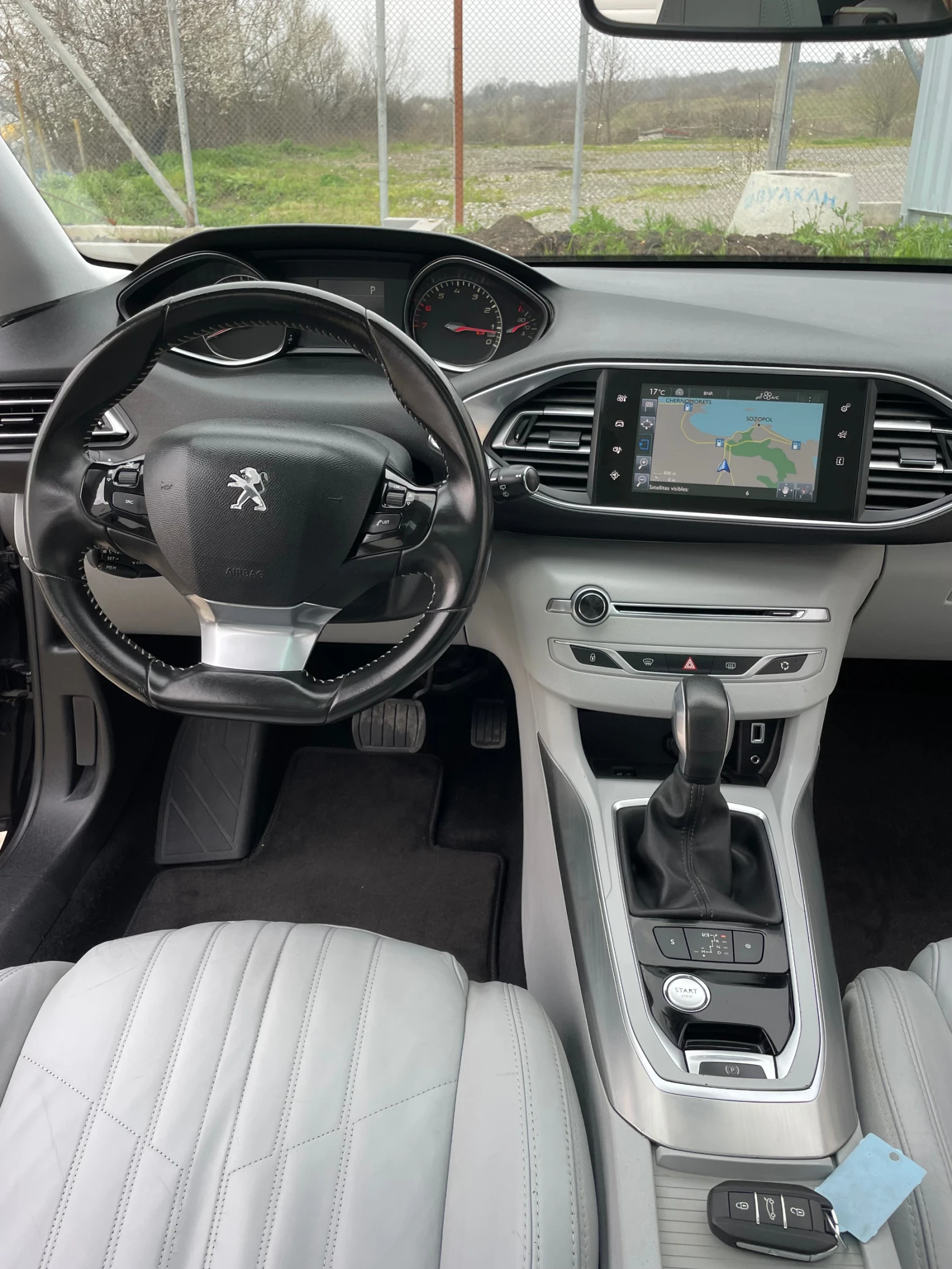 Peugeot 308 1.2 PureTech-130k.с., снимка 10 - Автомобили и джипове - 54055250