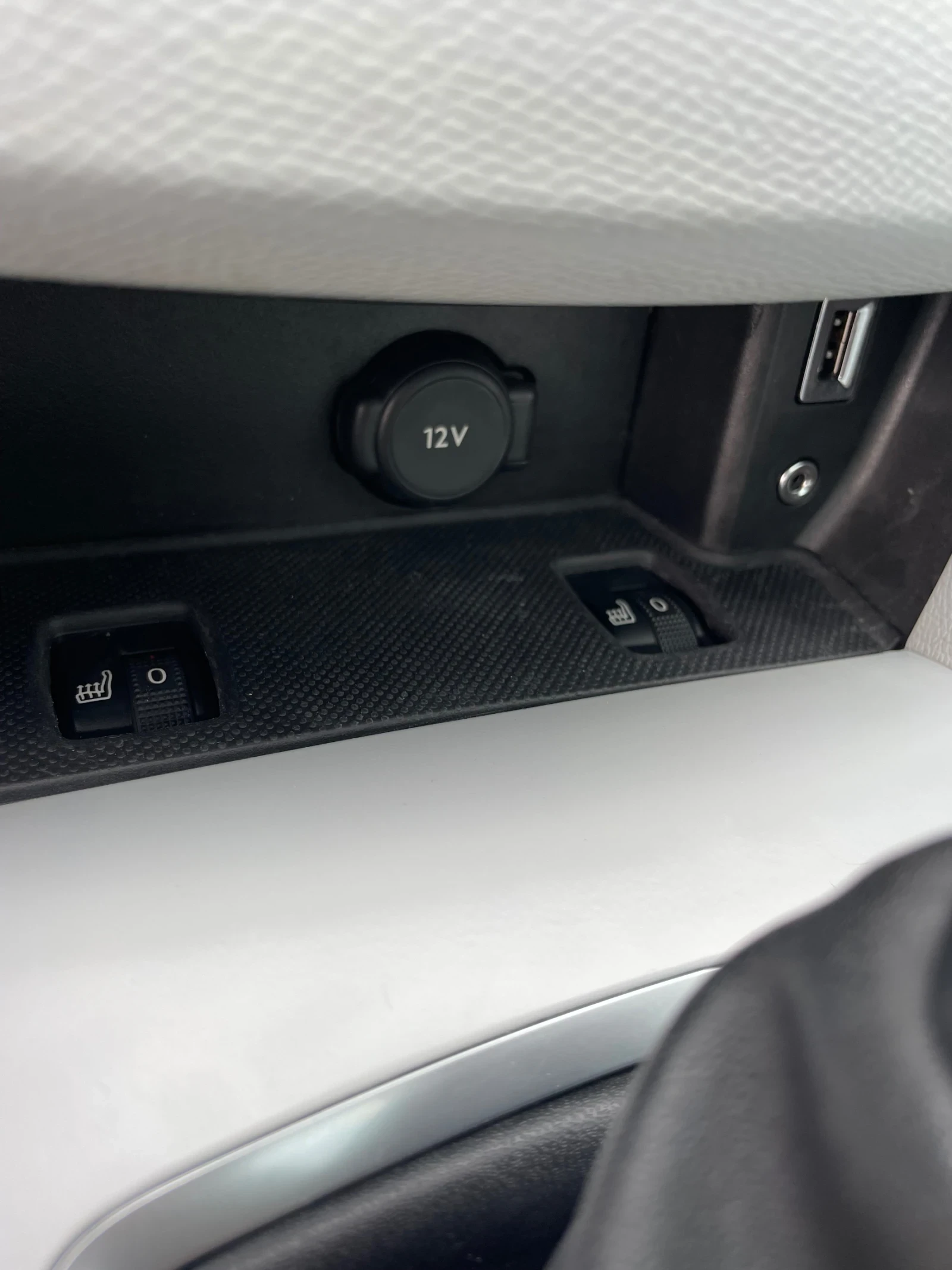 Peugeot 308 1.2 PureTech-130k.с., снимка 15 - Автомобили и джипове - 54055250