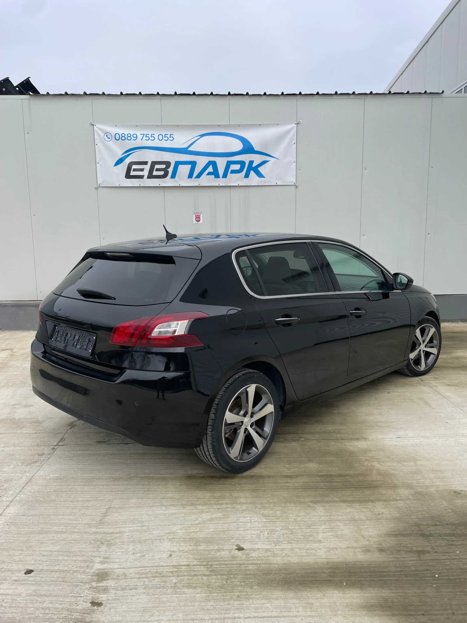 Peugeot 308 1.2 PureTech-130k.с., снимка 5 - Автомобили и джипове - 54055250