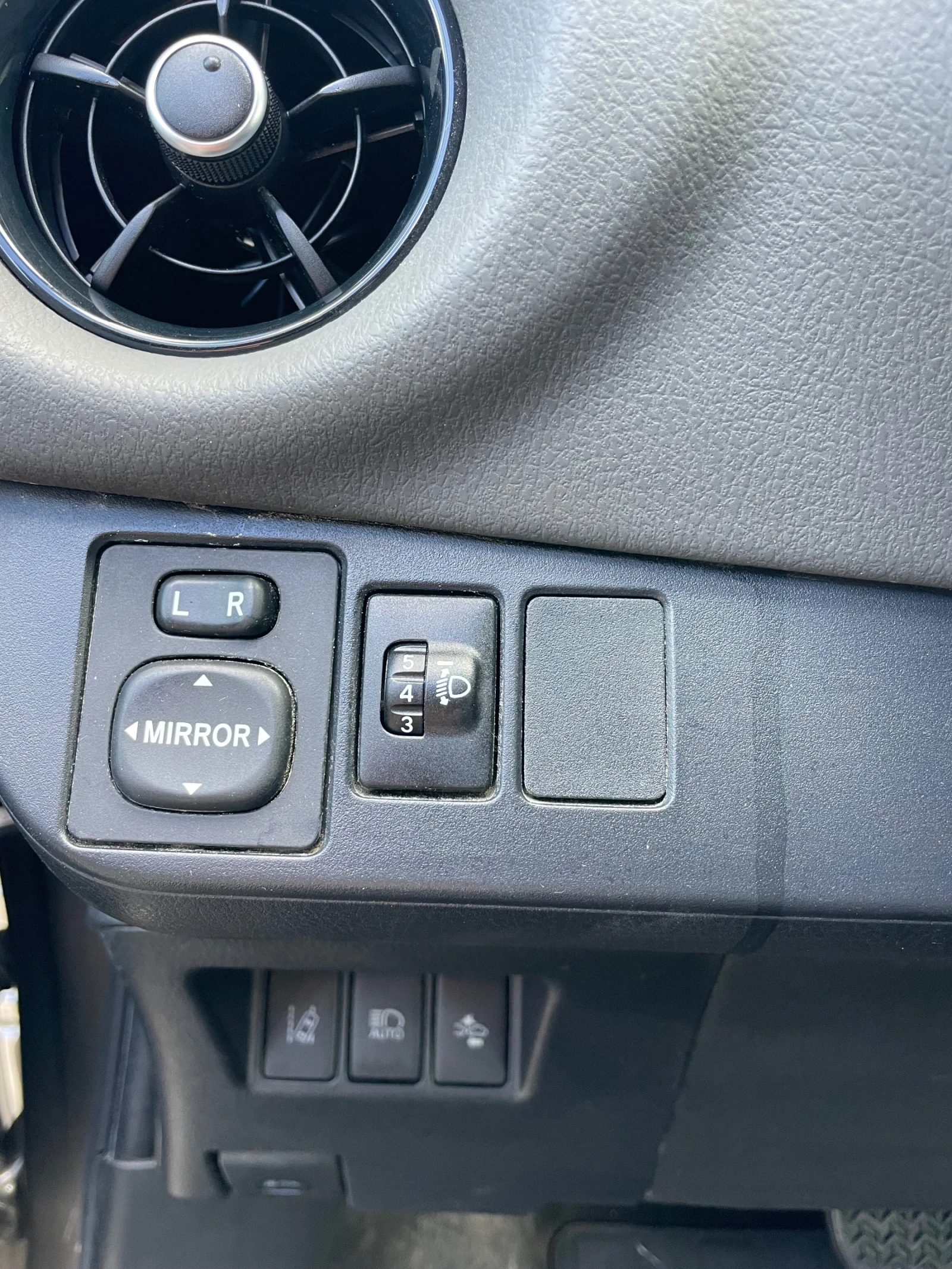 Toyota Yaris 1.5 Hybrid, Euro6, Купена/поддържана Тойота София, снимка 16 - Автомобили и джипове - 54145559