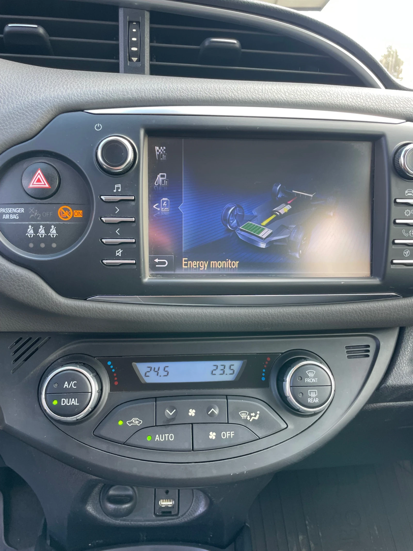 Toyota Yaris 1.5 Hybrid, Euro6, Купена/поддържана Тойота София, снимка 10 - Автомобили и джипове - 54145559