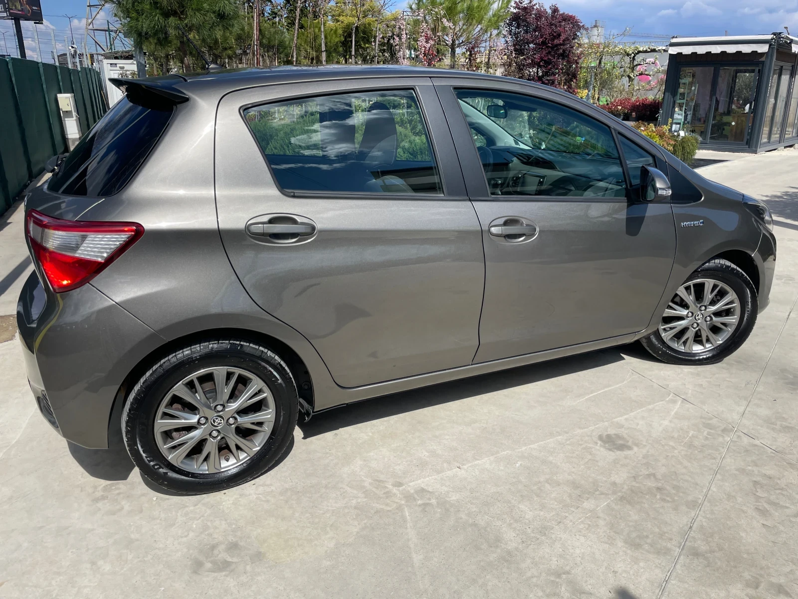 Toyota Yaris 1.5 Hybrid, Euro6, Купена/поддържана Тойота София, снимка 7 - Автомобили и джипове - 54145559