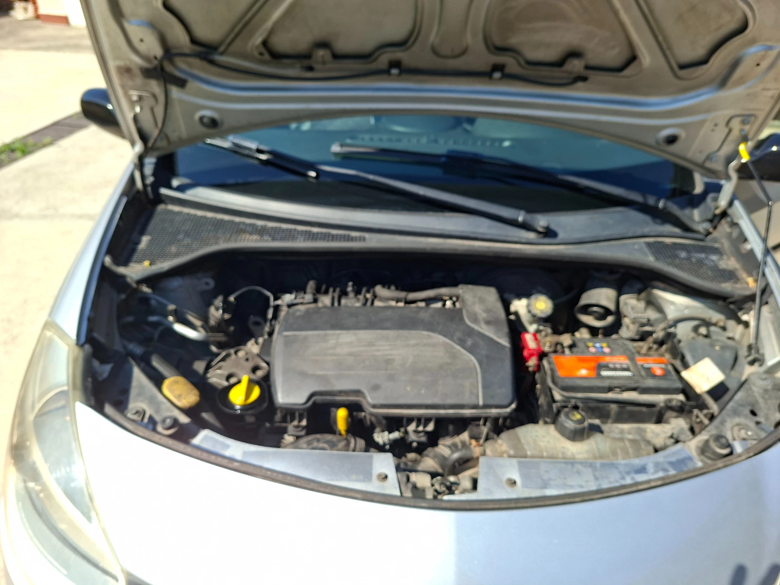 Renault Clio 3, снимка 8 - Автомобили и джипове - 55779492