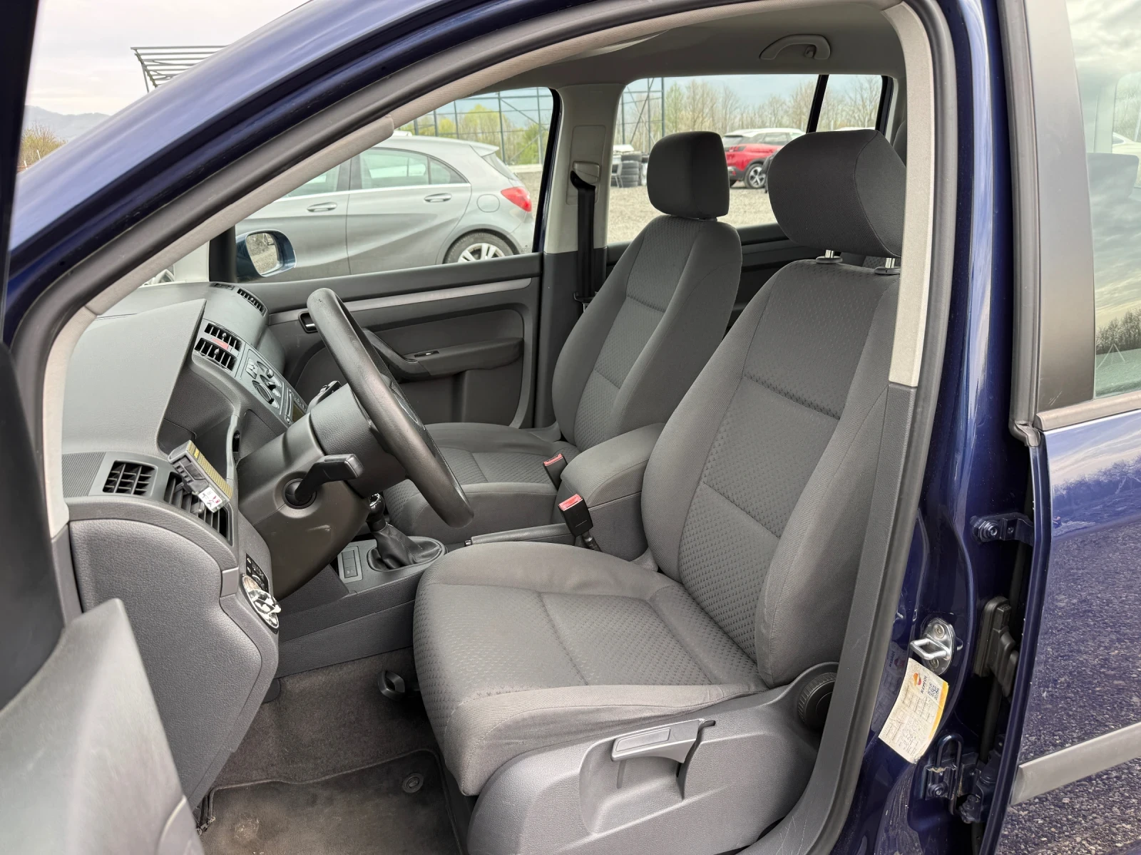 VW Touran, снимка 10 - Автомобили и джипове - 55002582
