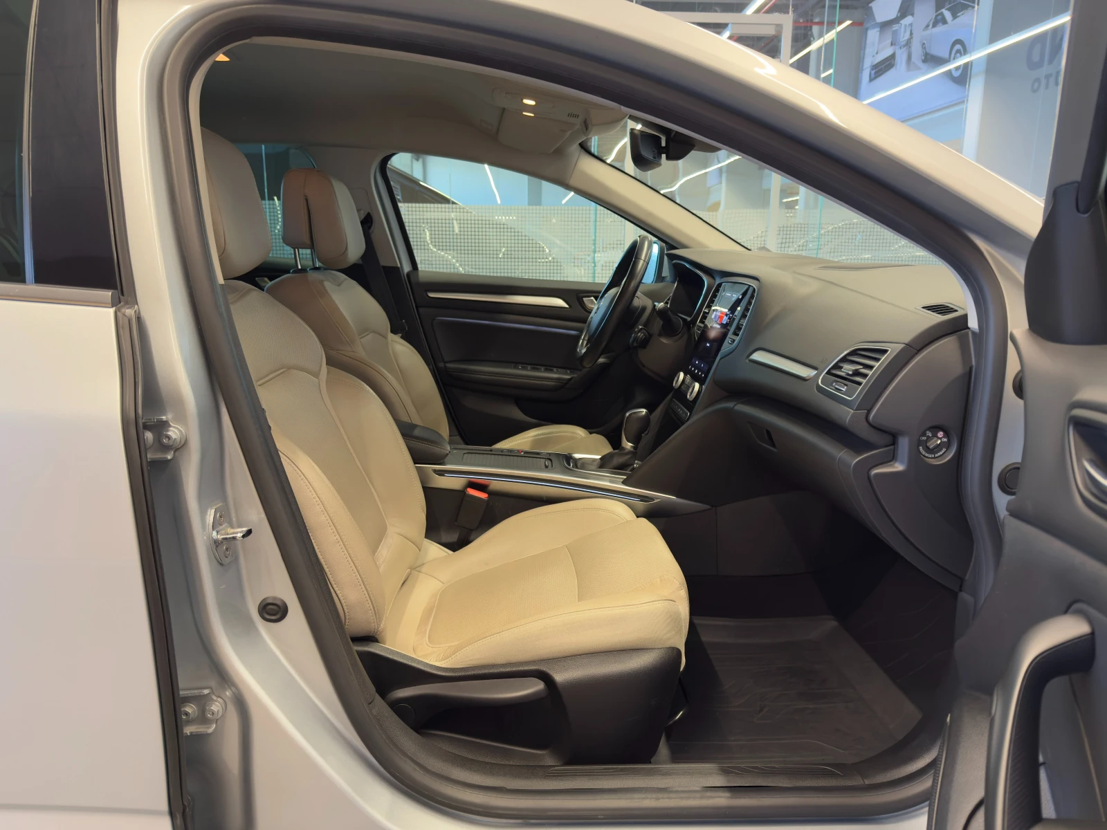 Renault Megane INTENSE, снимка 15 - Автомобили и джипове - 55277358