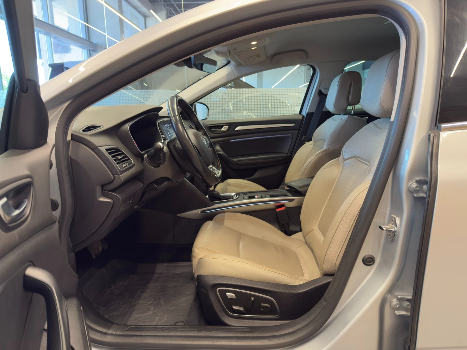 Renault Megane INTENSE, снимка 14 - Автомобили и джипове - 55277358