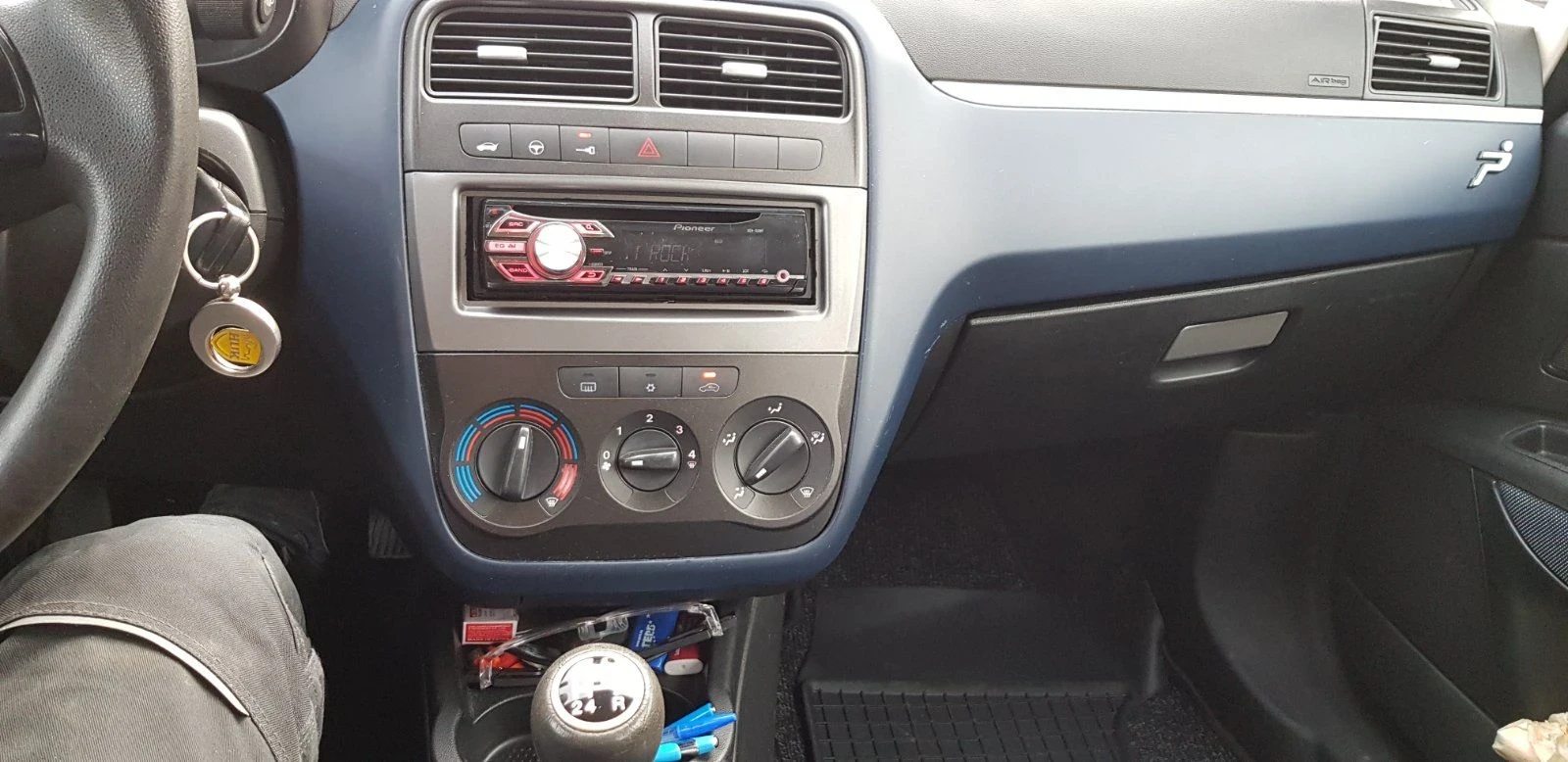 Fiat Punto 1.4i, снимка 9 - Автомобили и джипове - 55630083