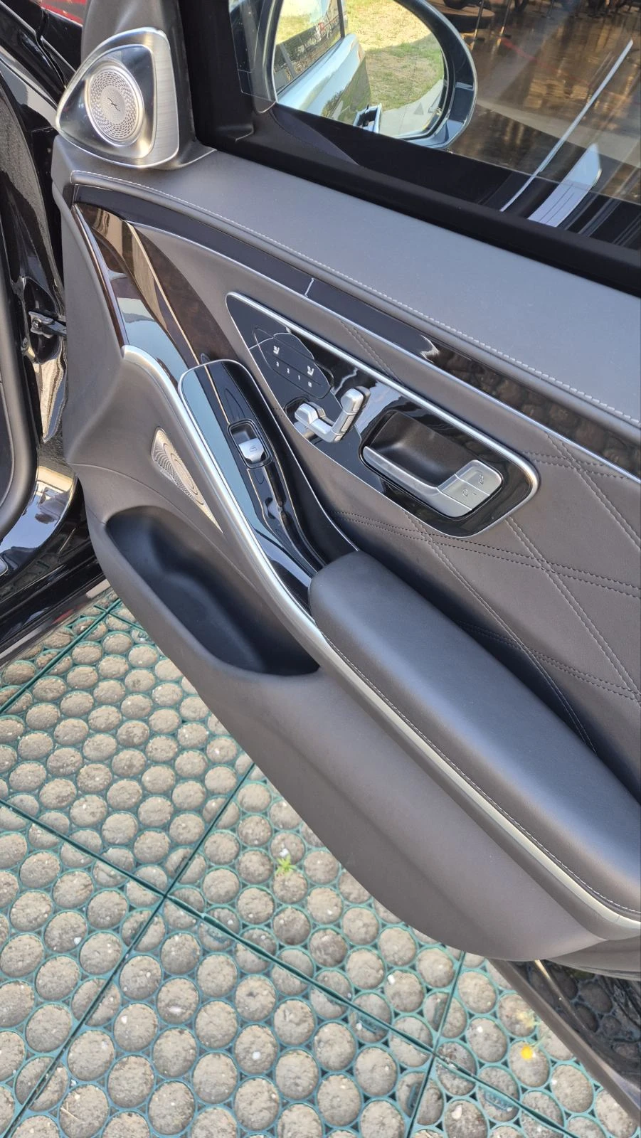 Mercedes-Benz Maybach S580 e 4Matic, снимка 16 - Автомобили и джипове - 55684167