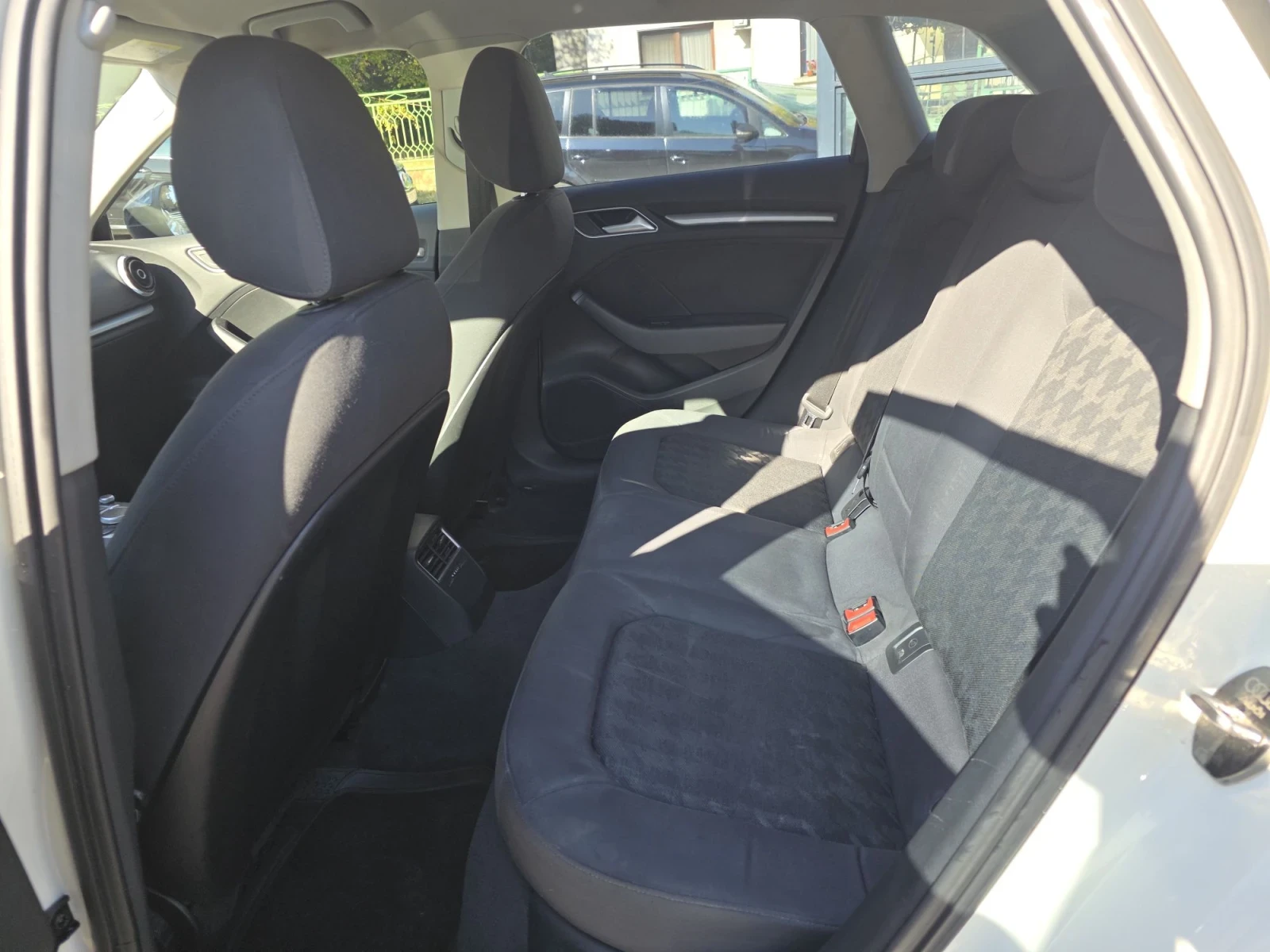 Audi A3 1.6 TDI Sportback, снимка 13 - Автомобили и джипове - 56652217