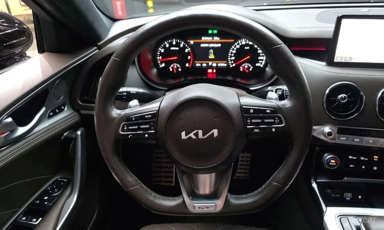Kia Stinger, снимка 13 - Автомобили и джипове - 56730289