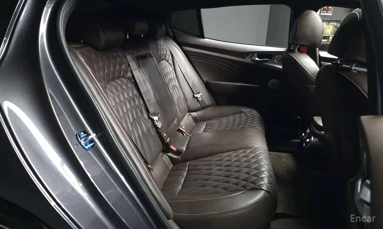 Kia Stinger, снимка 12 - Автомобили и джипове - 56730289