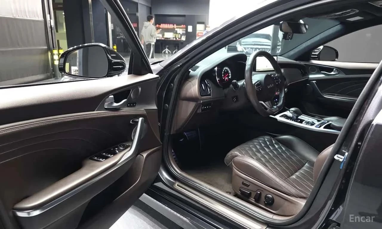 Kia Stinger, снимка 10 - Автомобили и джипове - 56730289