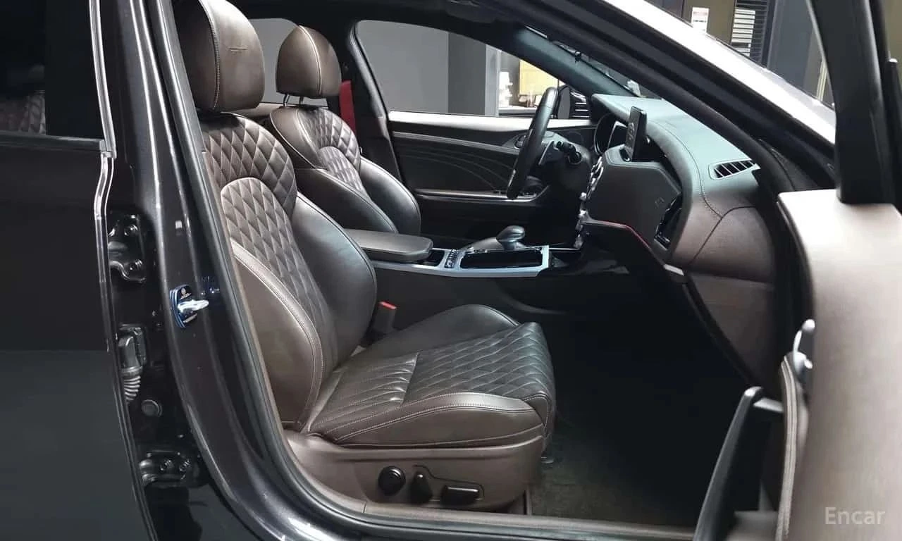 Kia Stinger, снимка 11 - Автомобили и джипове - 56730289