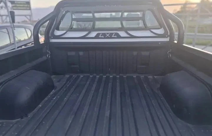 Toyota Hilux, снимка 9 - Автомобили и джипове - 54127982