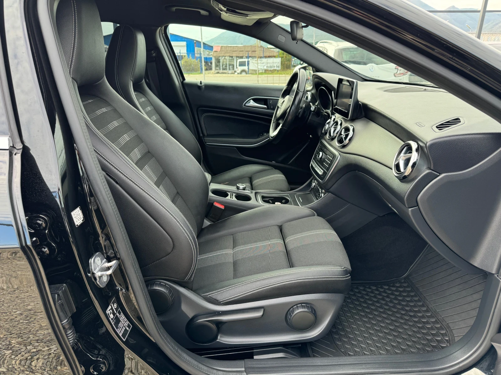 Mercedes-Benz GLA 200 2.2d 136hp CROS EVRO6  | Mobile.bg   11