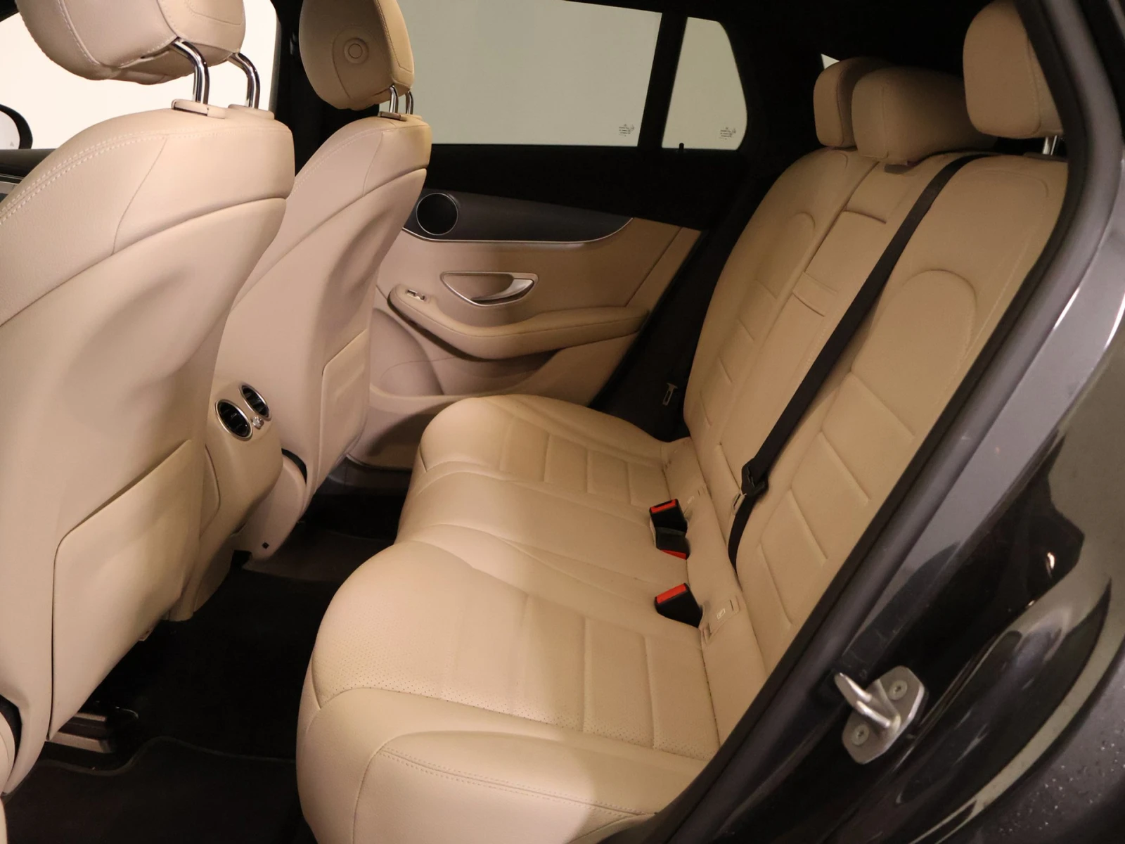 Mercedes-Benz EQC  - изображение 8