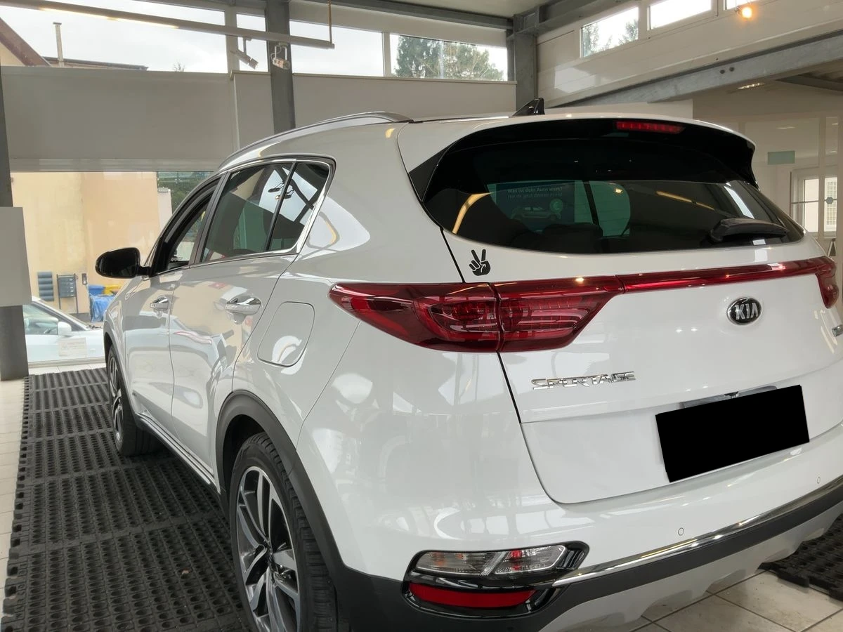 Kia Sportage 2.0CRDi Platinum Edition 4WD/Сервизна история, снимка 2 - Автомобили и джипове - 53850485
