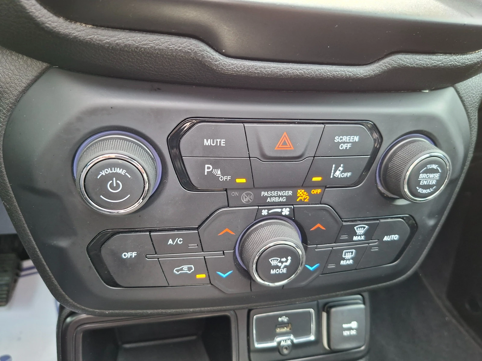 Jeep Renegade NAVIG/PANORAMA/KLIMATRONIK, снимка 16 - Автомобили и джипове - 54607337