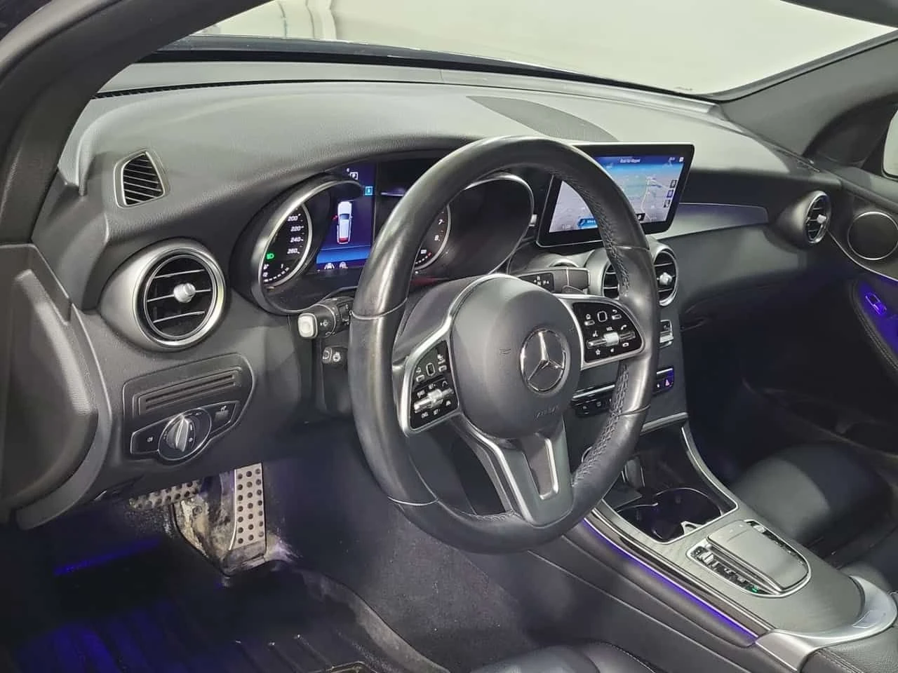 Mercedes-Benz GLC 300 * ГЛАВНО ПРЕДСТАВИТЕЛСТВО* , снимка 10 - Автомобили и джипове - 54852937