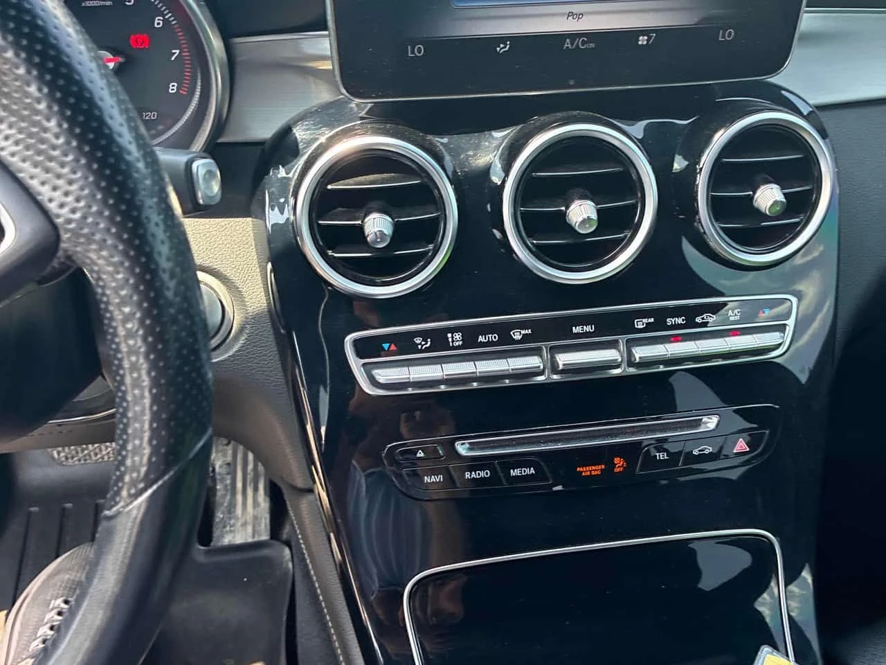 Mercedes-Benz GLC 300 CARFAX/ПАНОРАМА/360 КАМ/ПОДГРЕВ/НАВИ/ПАМЕТ, снимка 9 - Автомобили и джипове - 55229222