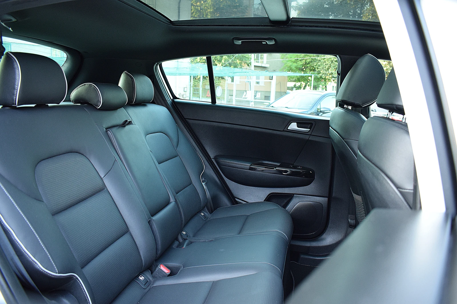 Kia Sportage 2.0ШВЕЙЦАРИЯ/GT-Line/4x4/АВТОМАТИК/ОБДУХВАНЕ/КОЖА, снимка 15 - Автомобили и джипове - 55648689