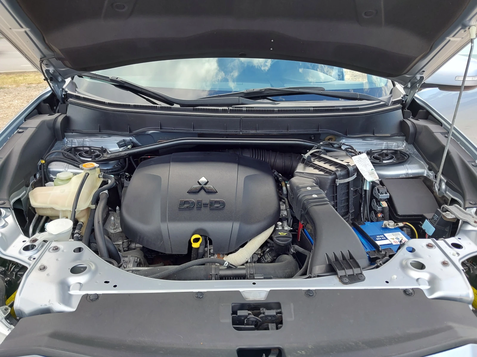 Mitsubishi Outlander 2.2- 152кс. Автоматик, 4х4, снимка 16 - Автомобили и джипове - 55902636
